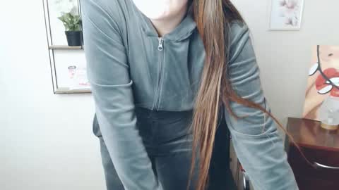 Snapshot of alissa_dream_ chatting on October 15, 7:42 am alissa_dream_ online show from October 15, 7:42 am
