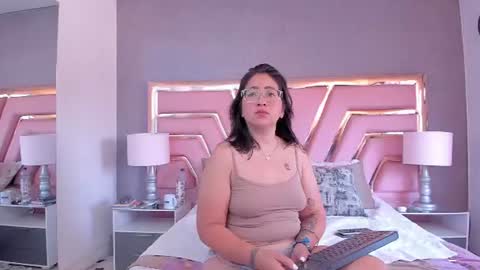 alissbluumm online show from June 25, 12:10 pm