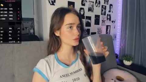 Alivia online show from November 11, 9:44 am