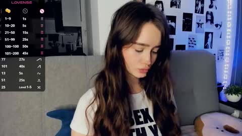 Alivia online show from December 2, 9:40 am