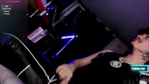 Snapshot of allanhurtss chatting on September 25, 2:29 am online show from September 25, 2:29 am