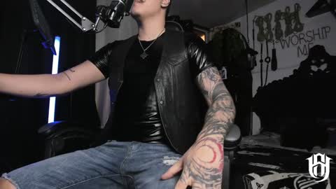 Snapshot of allanhurtss chatting on January 1, 9:31 pm online show from January 1, 9:31 pm