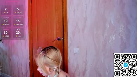 alli_aster online show from May 22, 1:12 am