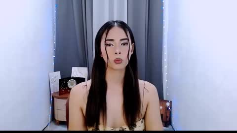 alliahsmith online show from September 9, 12:10 am