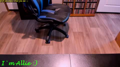 Allie online show from December 29, 10:25 pm