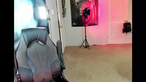 Allison Morgan online show from December 20, 3:25 am