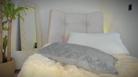 Kelly  online show from November 11, 1:35 pm