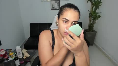 allyssann online show from December 22, 1:34 am