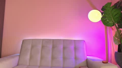 Alma Castillo online show from September 18, 1:31 am