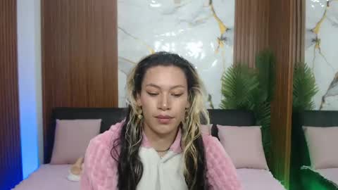 alonddra_tay online show from April 22, 11:50 am