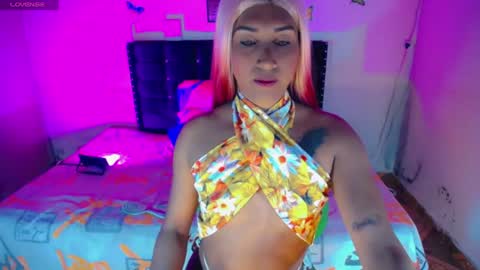 alondragill_ online show from July 22, 4:14 am