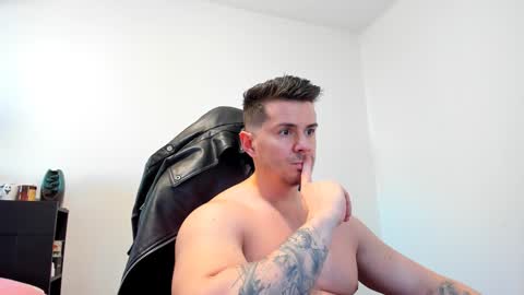 Snapshot of alphagodleatherking92 chatting on January 9, 11:36 am LeatherMaster online show from January 9, 11:36 am
