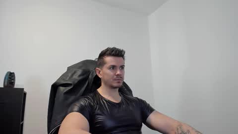 Snapshot of alphagodleatherking92 chatting on October 5, 10:01 am LeatherMaster online show from October 5, 10:01 am