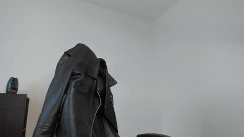 Snapshot of alphagodleatherking92 chatting on September 28, 3:32 pm LeatherMaster online show from September 28, 3:32 pm