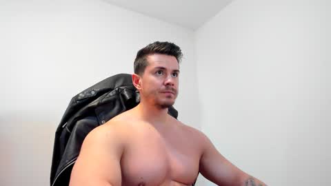 Snapshot of alphagodleatherking92 chatting on January 7, 10:33 am LeatherMaster online show from January 7, 10:33 am