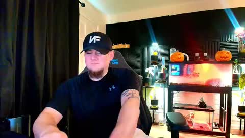 Snapshot of alphanuts101 chatting on October 17, 5:50 pm Ryno online show from October 17, 5:50 pm
