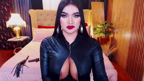 Alura Jhenson online show from April 12, 1:04 pm