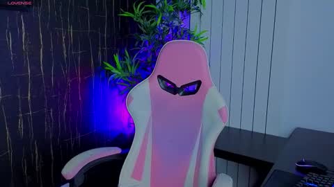 Alyse online show from November 10, 8:00 pm