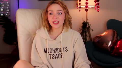 Amanda  fox online show from February 19, 4:33 pm