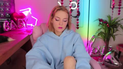 Amanda  fox online show from February 14, 6:19 pm