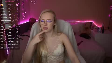 Amanda online show from February 11, 7:12 am