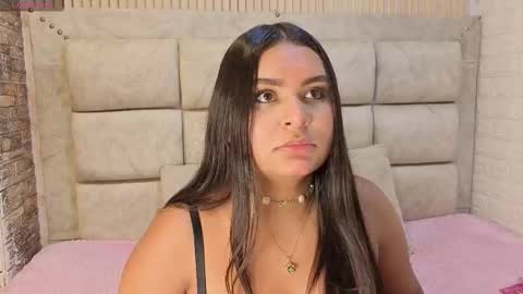 amarahanks_ online show from December 18, 8:04 pm