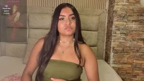 amarahanks_ online show from December 14, 8:59 pm