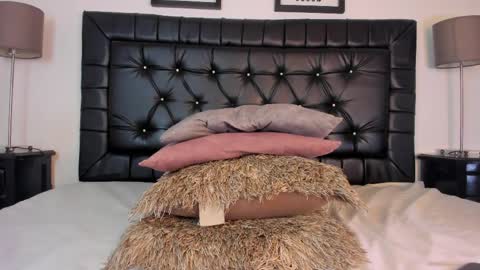 julieta  online show from April 8, 8:12 pm