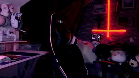 DEMONESS AMBER 666 online show from May 19, 1:56 am