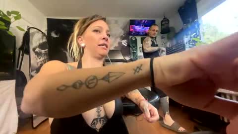 Amberneddie online show from October 28, 7:15 pm