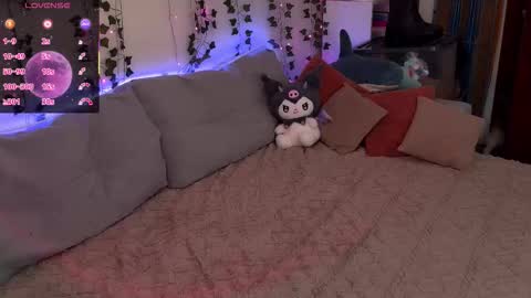 Amelia Aley  online show from February 4, 11:25 am