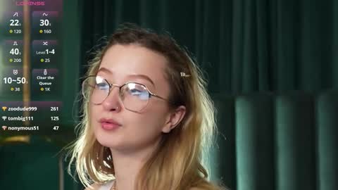 Amelie  online show from March 21, 8:19 am