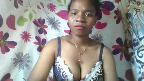 aminah01 online show from February 19, 8:35 am