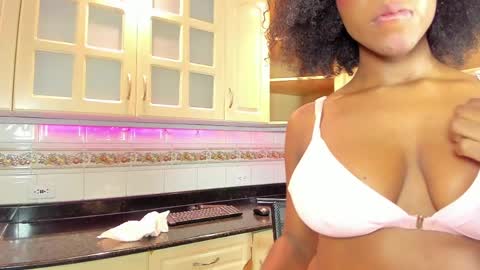amirajones online show from May 30, 10:30 pm