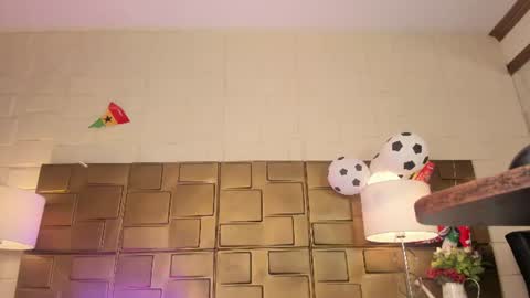amirajones online show from July 7, 7:23 am