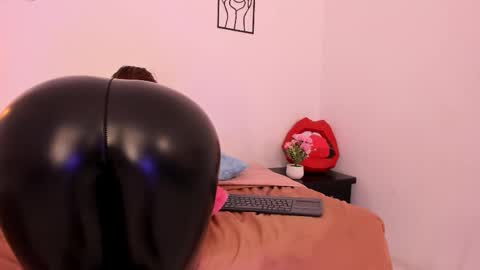 hi guys im ariani ill be off till december 1st for vacation if u want u can add me on snapchat by bio and talk or play there online show from February 7, 6:00 pm