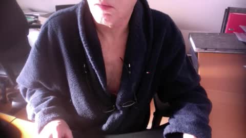 Snapshot of amor2200 chatting on February 9, 12:08 pm Amor2200 online show from February 9, 12:08 pm