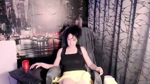 Sarah online show from March 22, 6:45 pm