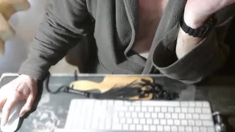 amslave4f online show from April 30, 9:03 am
