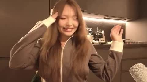 girl next door named Amy online show from December 22, 7:26 am