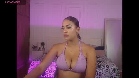 amyjohnsonn online show from April 21, 5:47 am