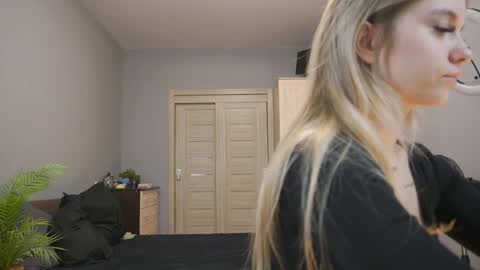 amylanee online show from October 6, 8:10 am