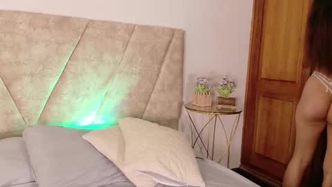 amyvegaa_ online show from October 12, 2:42 pm