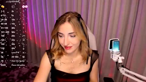 amyvilvet online show from February 14, 11:18 pm