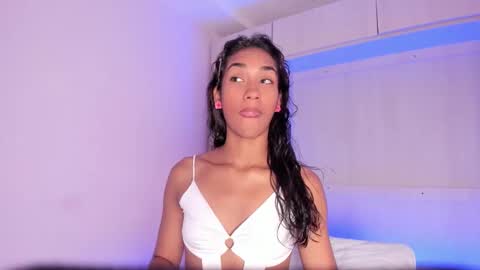 anaacollins_ online show from February 12, 11:47 am