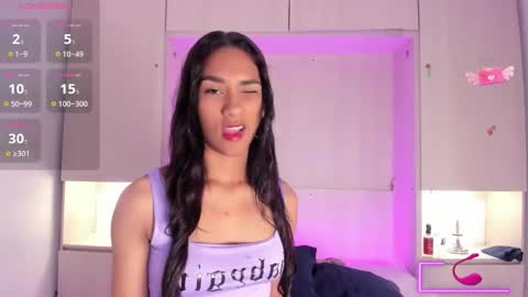 anaacollins_ online show from November 11, 11:45 am