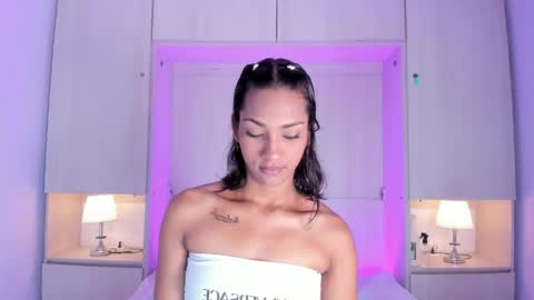anaacollins_ online show from June 5, 11:59 am