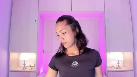 anaacollins_ online show from June 14, 11:45 am