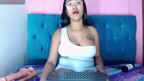 anabelcm101 online show from December 3, 10:45 pm