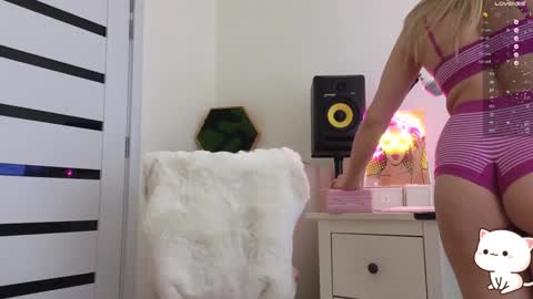 Snapshot of anabelle_wet chatting on January 27, 3:39 pm Annie  online show from January 27, 3:39 pm